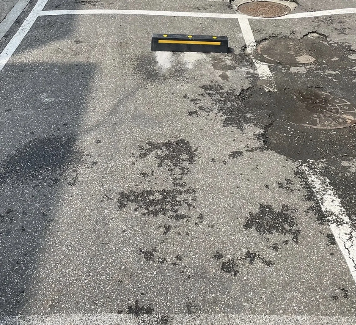 아스팔트 주차장 카스토퍼 설치 현장